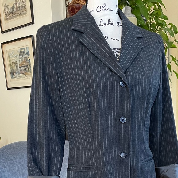 Gorgeous pinstripe long jacket blazer. Donatella - Picture 3 of 6